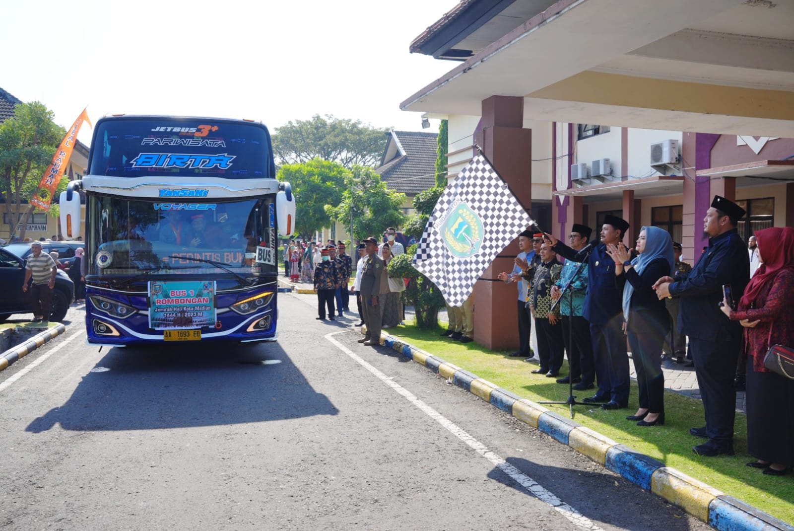 Lepas CJH Ke Tanah Suci, Wali Kota Pesan Optimalkan Ibadah Dan Jaga Kesehatan