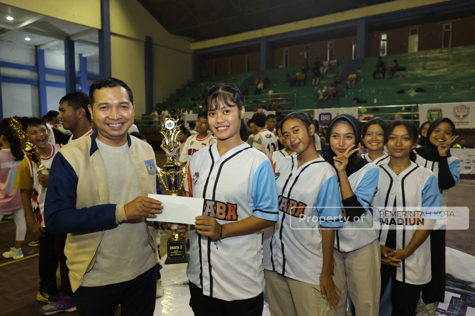 Tutup Junior Basket Vaganza di GOR Wilis, Wali Kota Harap Pembinaan Atlet Muda Berkelanjutan
