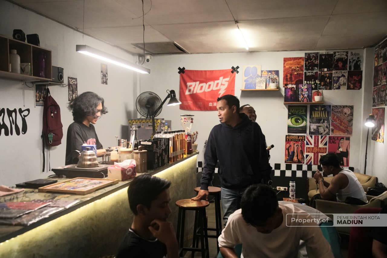 Keliling Fasum Lagi, Plt wali kota Cek Alun-alun dan Foodcourt Lantai Dua Pasar Sleko
