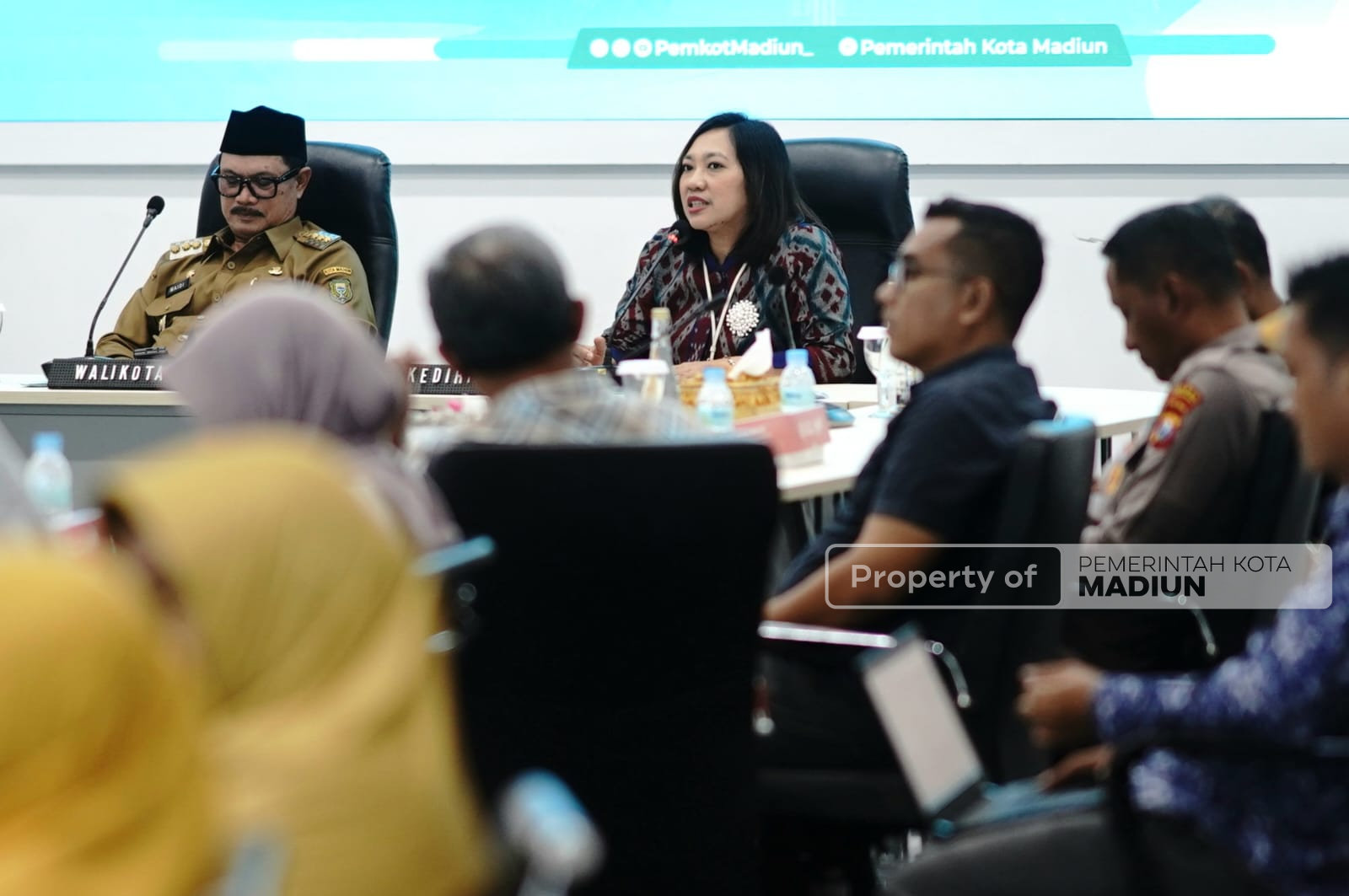 Pastikan Stabilitas Harga Jelang Nataru 2026, Wali Kota Pimpin HLM TPID Kota Madiun