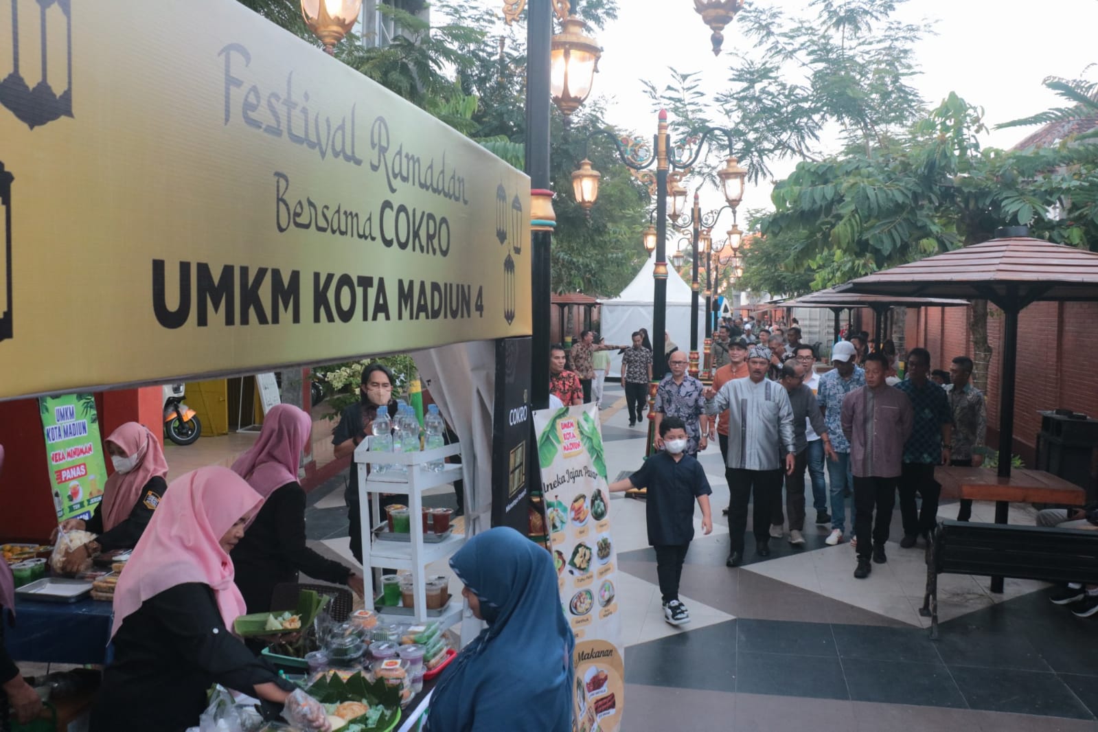 Buka Festival Ramadan Bluder Cokro, Wali Kota Harap UMKM Kota Go Internasional