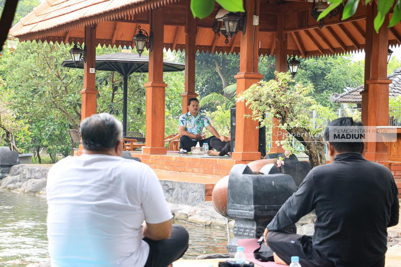 Tingkatkan Stamina dan Produktivitas Abdi Negara Melalui Senam Yoga
