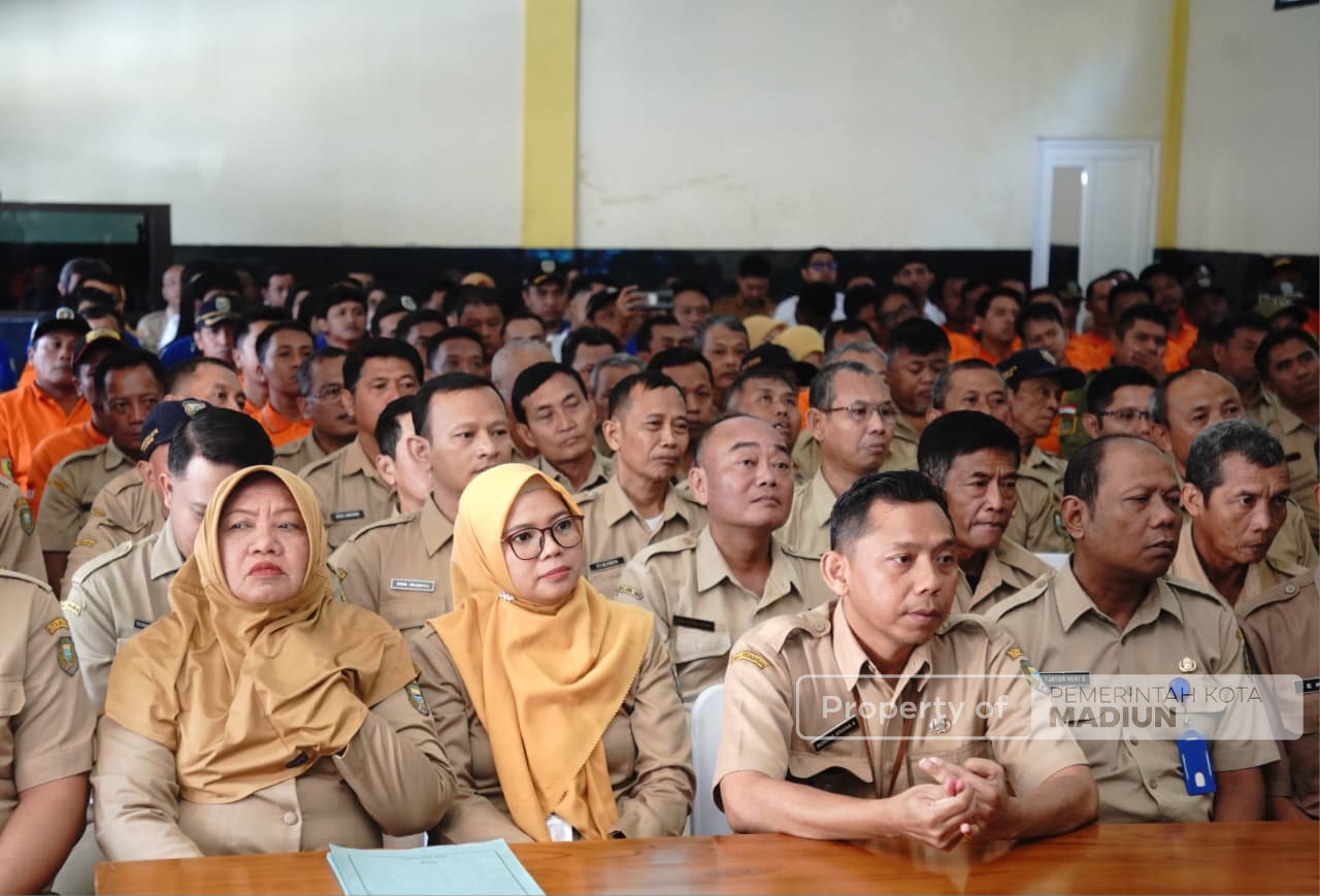 Beri Pembinaan Pegawai Dinas Perdagangan, Wali Kota Targetkan Pasar Tradisional Zero Sampah di 2026