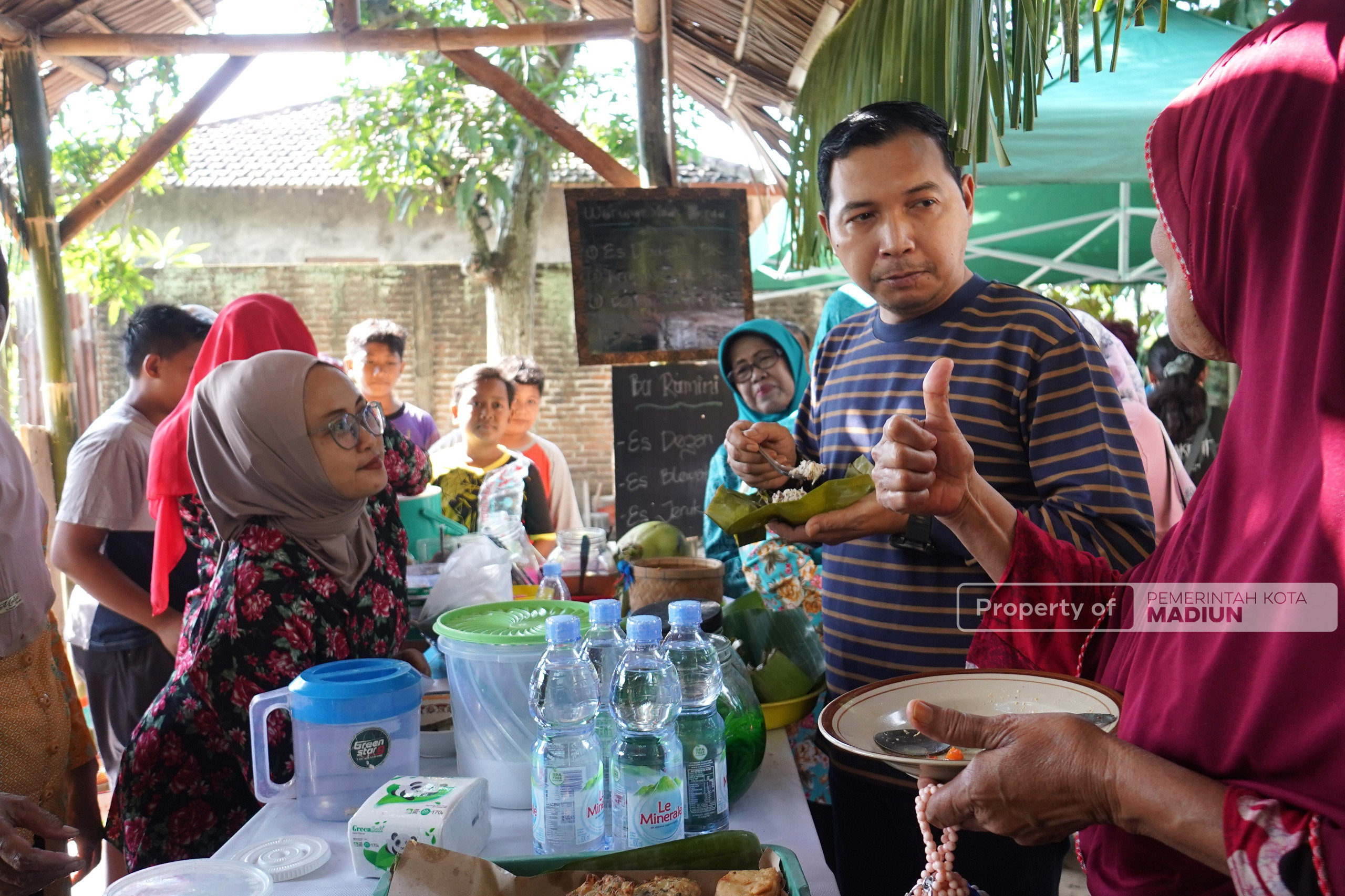 Resmi Dibuka Plt Wali Kota Madiun, Pasar Mbabrik Jadi Ruang Baru Pengembangan UMKM Warga