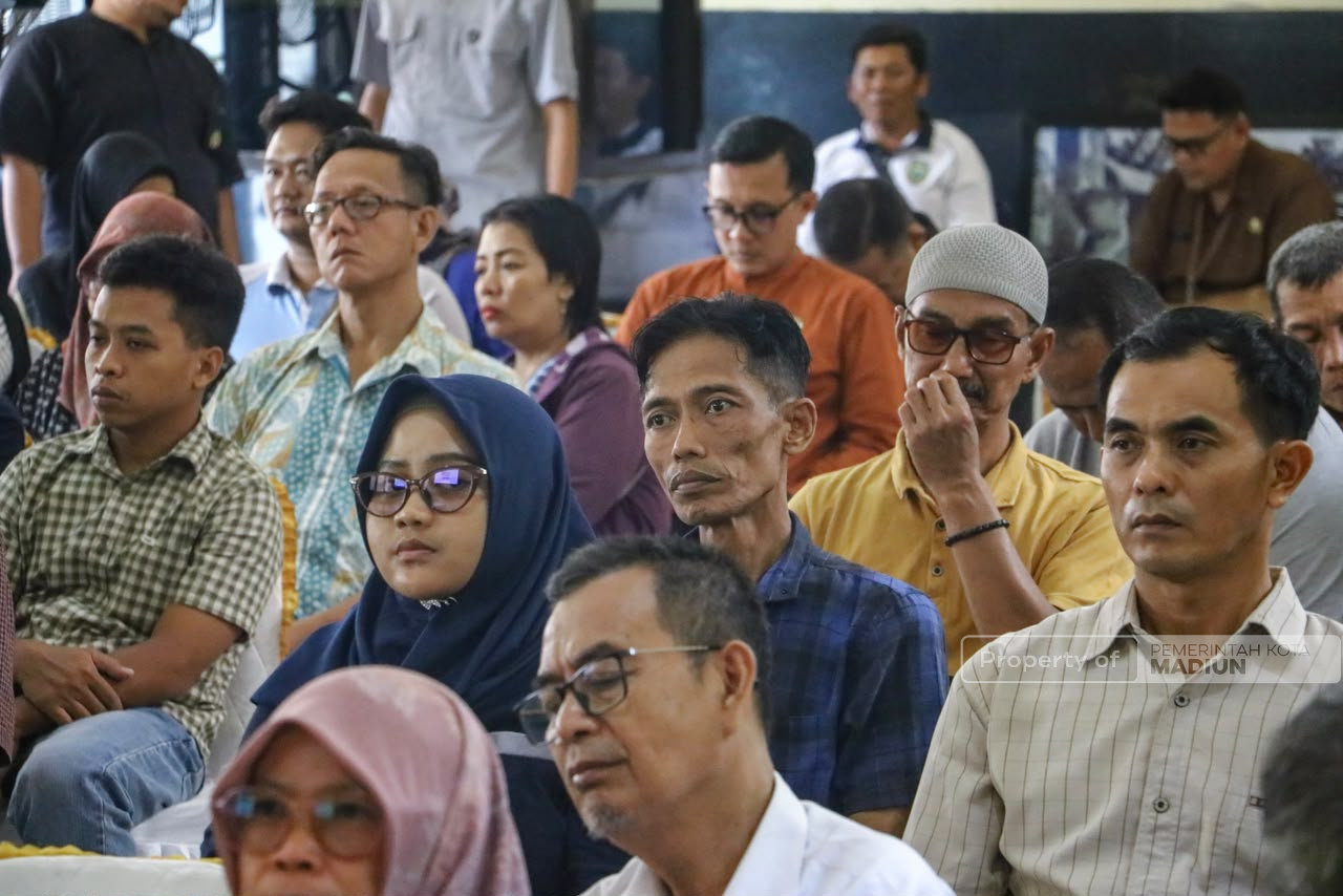 Gelar Pembinaan Pedagang Pasar, Plt Wali Kota Tekankan Pentingnya Pengelolaan Sampah
