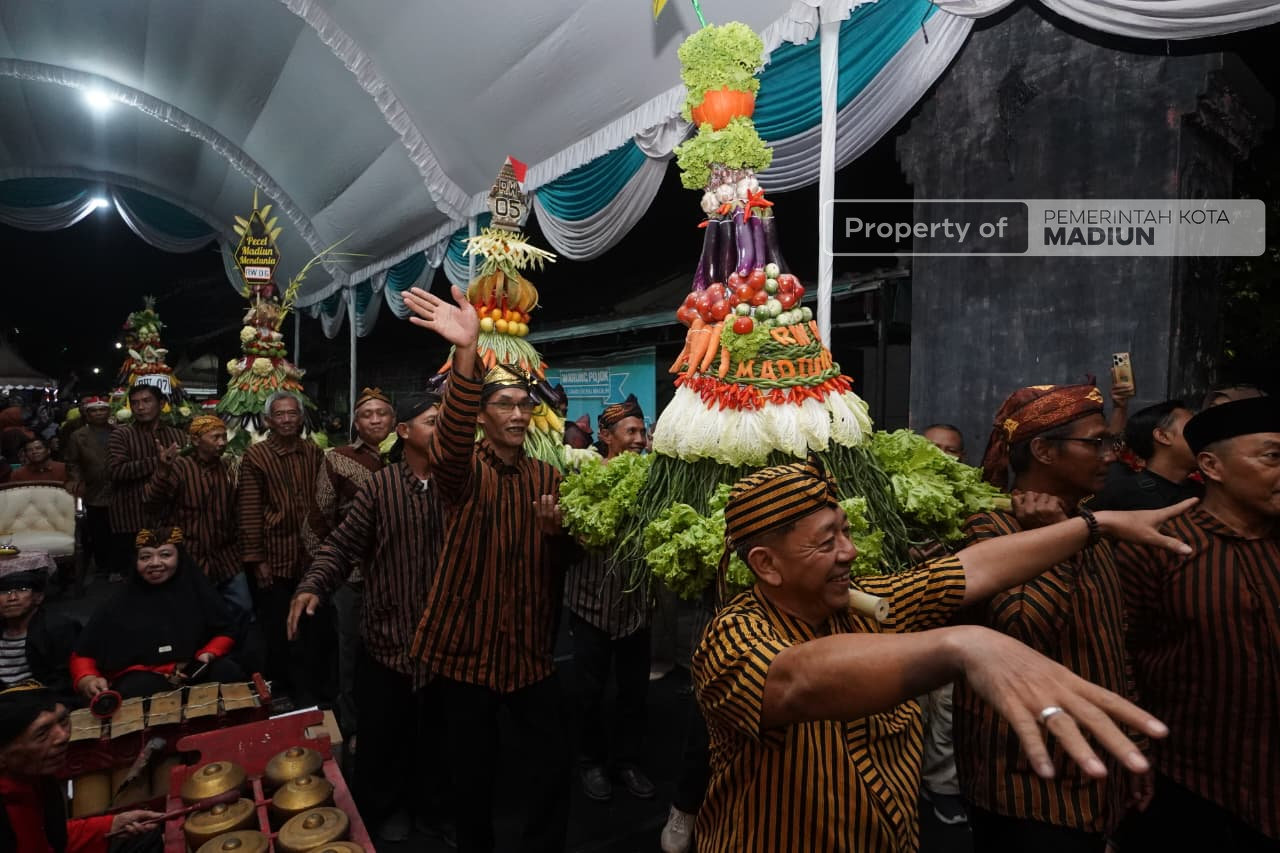 Hadiri Puncak Bersih Desa Madiun Lor, Plt Wali Kota Apresiasi Kreativitas Warga