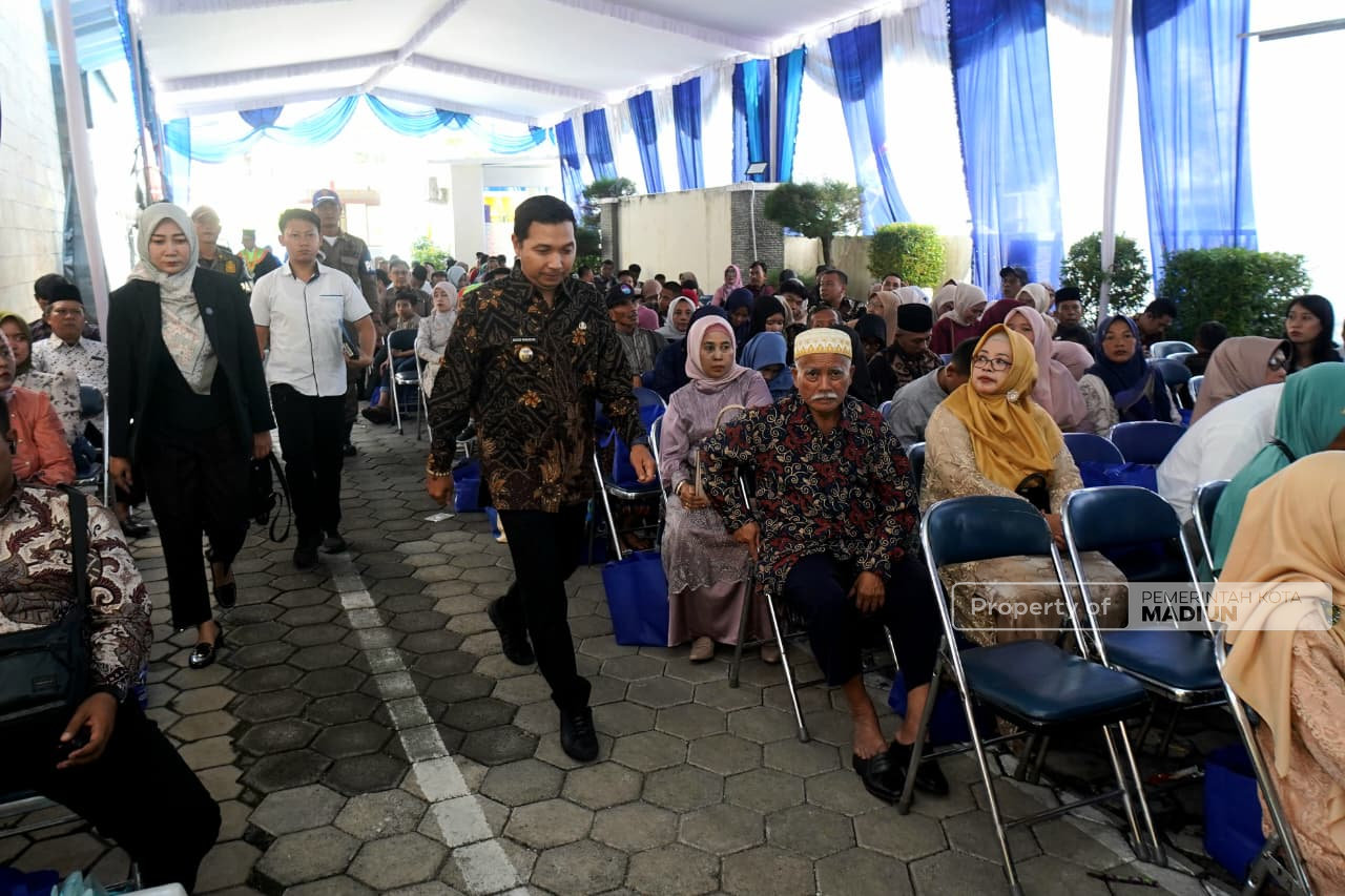 Hadiri Wisuda Unipma, Plt Wali Kota Kita Entaskan Kemiskinan Melalui Pendidikan