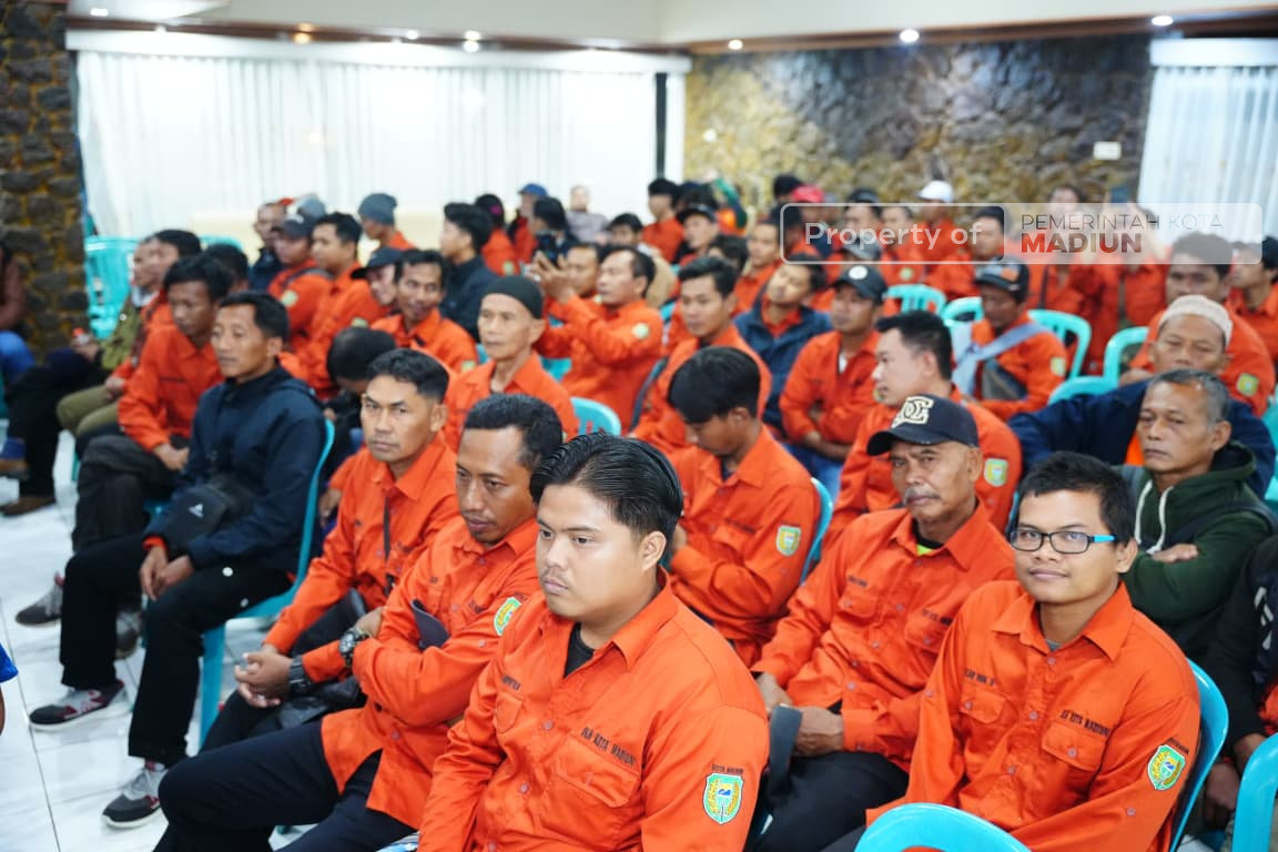 Tingkatkan Sinergi Pegawai, DLH Kota Madiun Gelar Sosialisasi dan Team Building