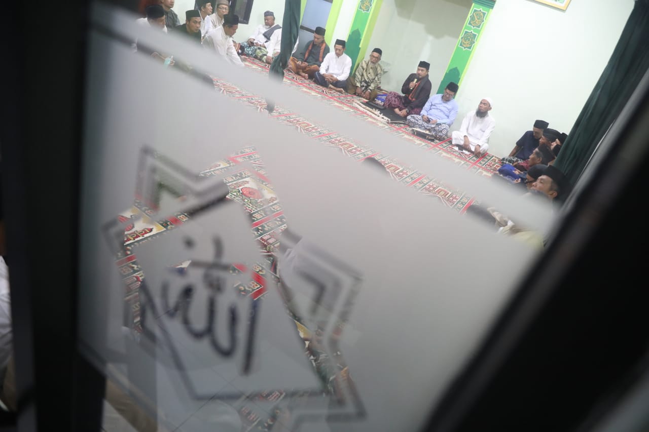 Salat Isya di Mushala Al-Ikhlas Ngegong, Wali Kota Sampaikan Program Pembangunan