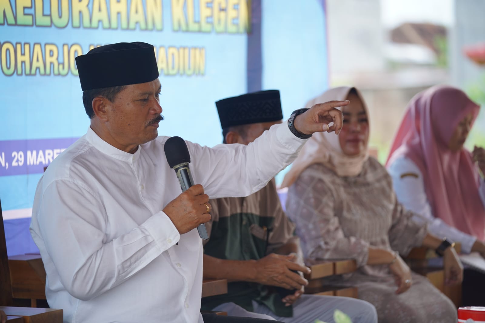 Bertemu Warga Kelurahan Kanigoro dan Klegen, Wali Kota Sampaikan Program Kini dan Mendatang