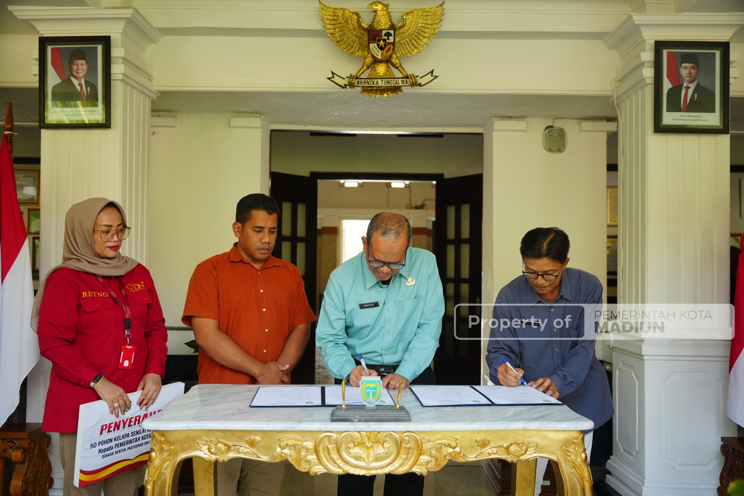 Sekda Kota Madiun Terima Penyaluran CSR Bersama Sektor Swasta Tingkatkan Lingkungan Sehat