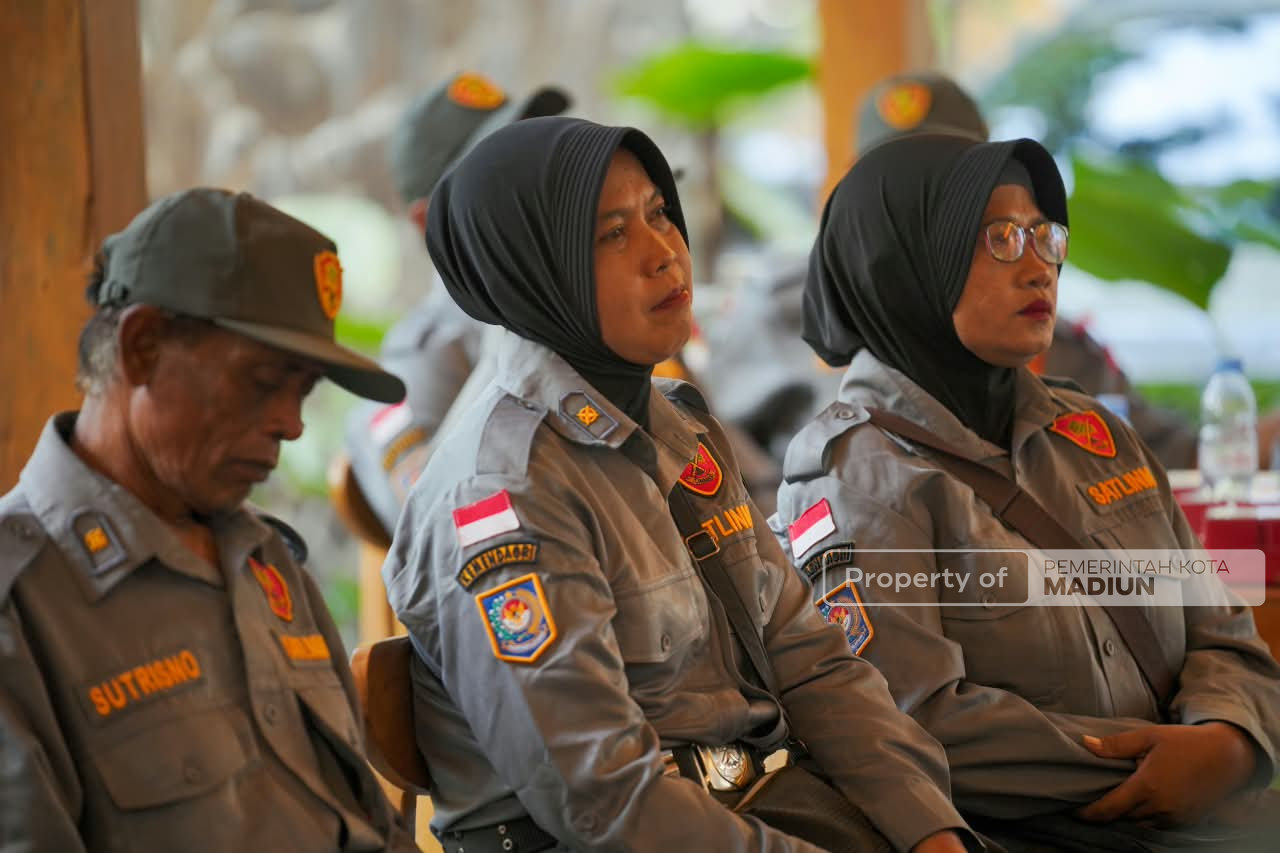 Gelar Sosialisasi, Plt Wali Kota Dorong Satlinmas Aktif Berantas Rokok Ilegal