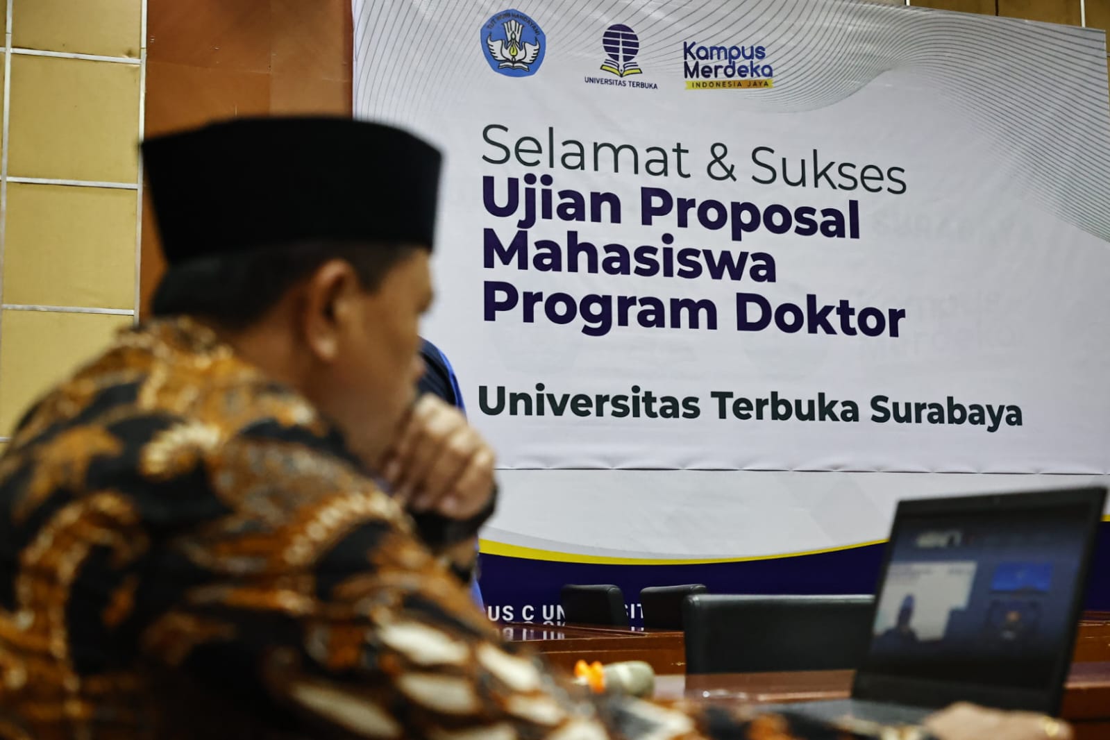 Jalani Sidang Ujian Proposal Doktor Hari Ini, Wali Kota : Ilmu Pengetahuan Harus Terus Digali