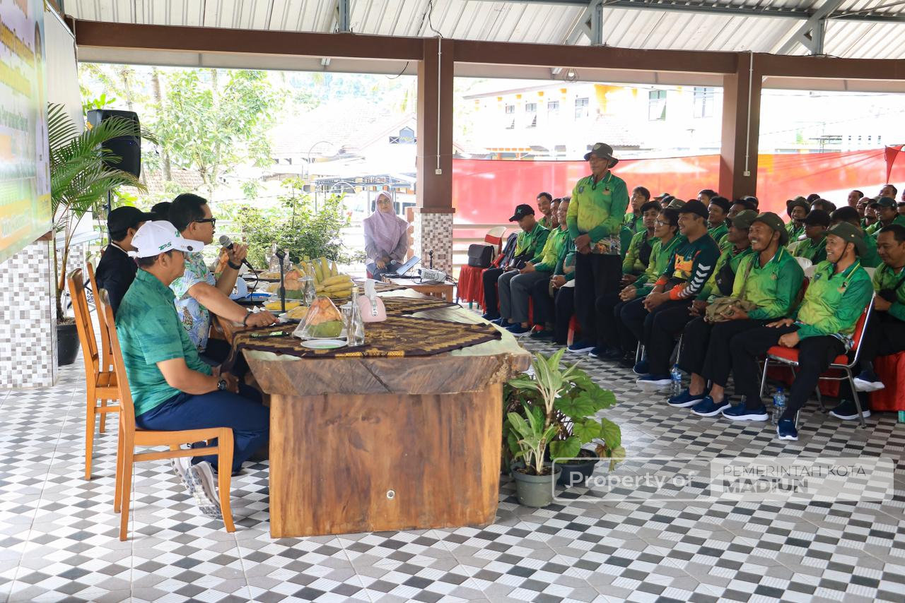Perkuat Kualitas Pelayanan Publik, Wali Kota Gelar Pembinaan bagi Aparatur dan Pekerja Lapangan