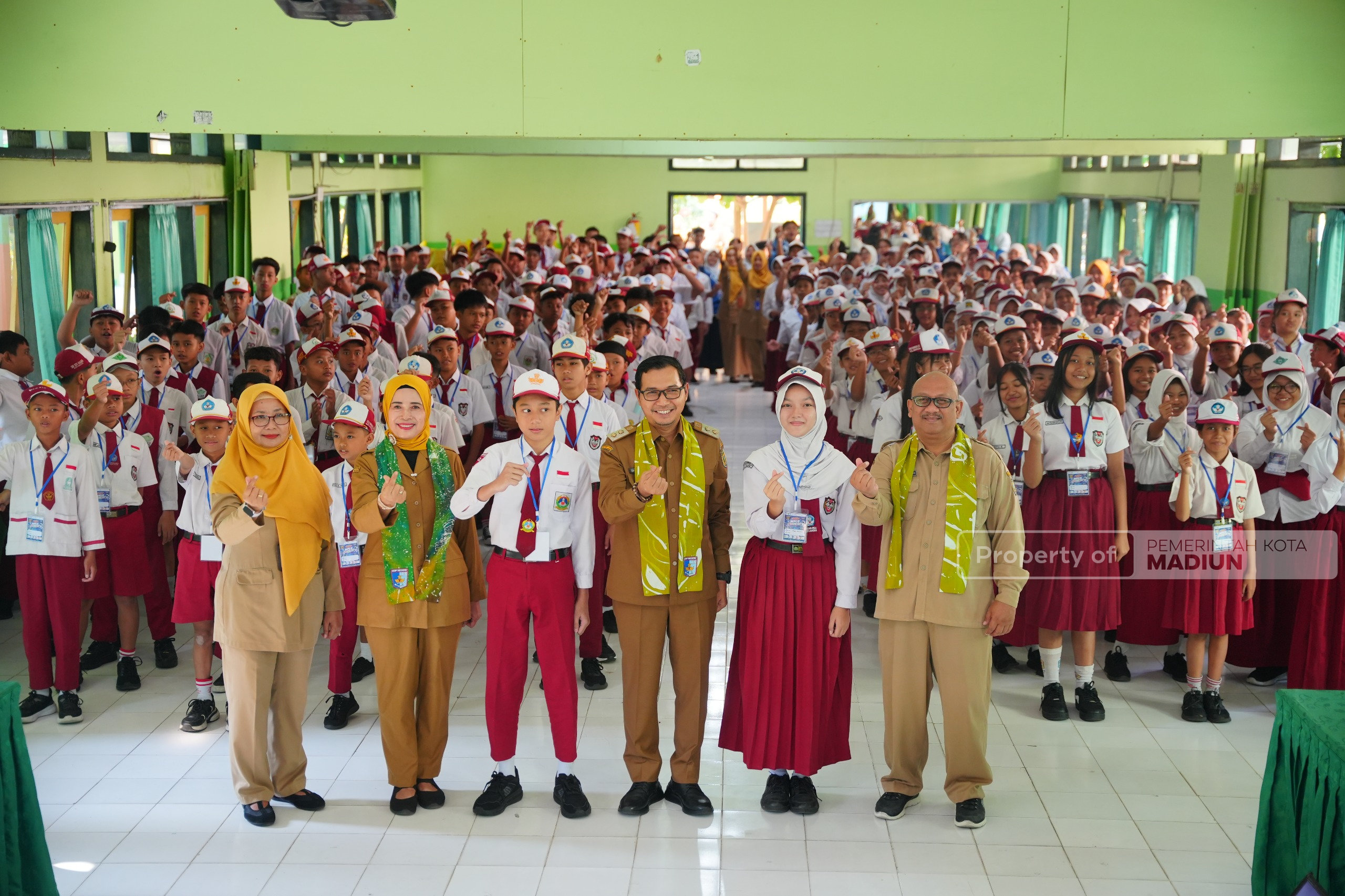 Kawal MPLS Perdana, Plt Wali Kota Dorong Terwujudnya Lingkungan Belajar yang Aman dan Berkarakter