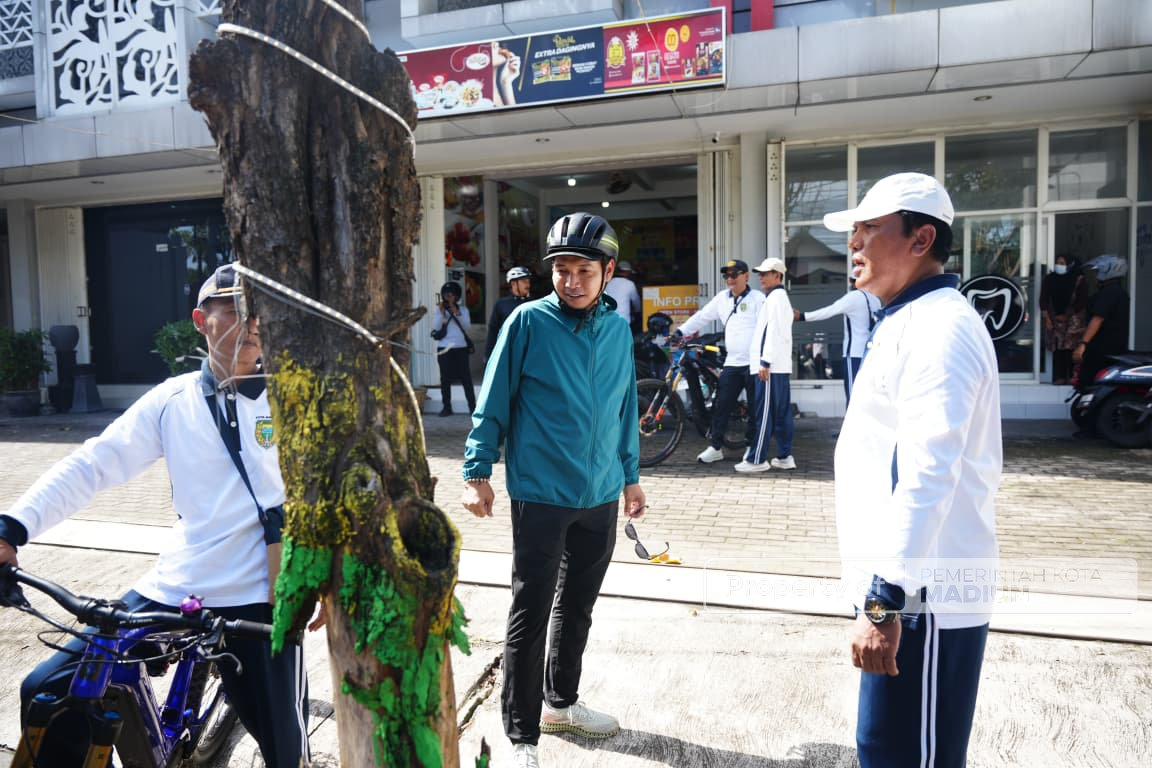 Gowes Pagi, Dr. Maidi Keliling Kota Lakukan Inspeksi