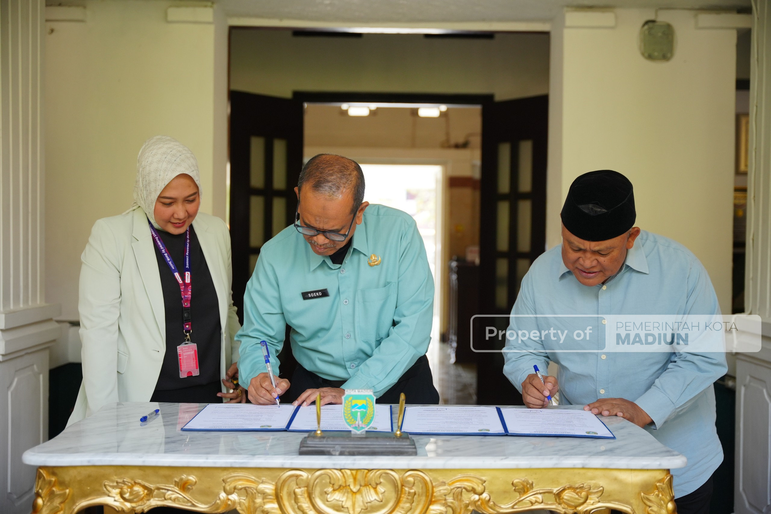 Sekda Kota Madiun Terima Penyaluran CSR Bersama Sektor Swasta Tingkatkan Lingkungan Sehat