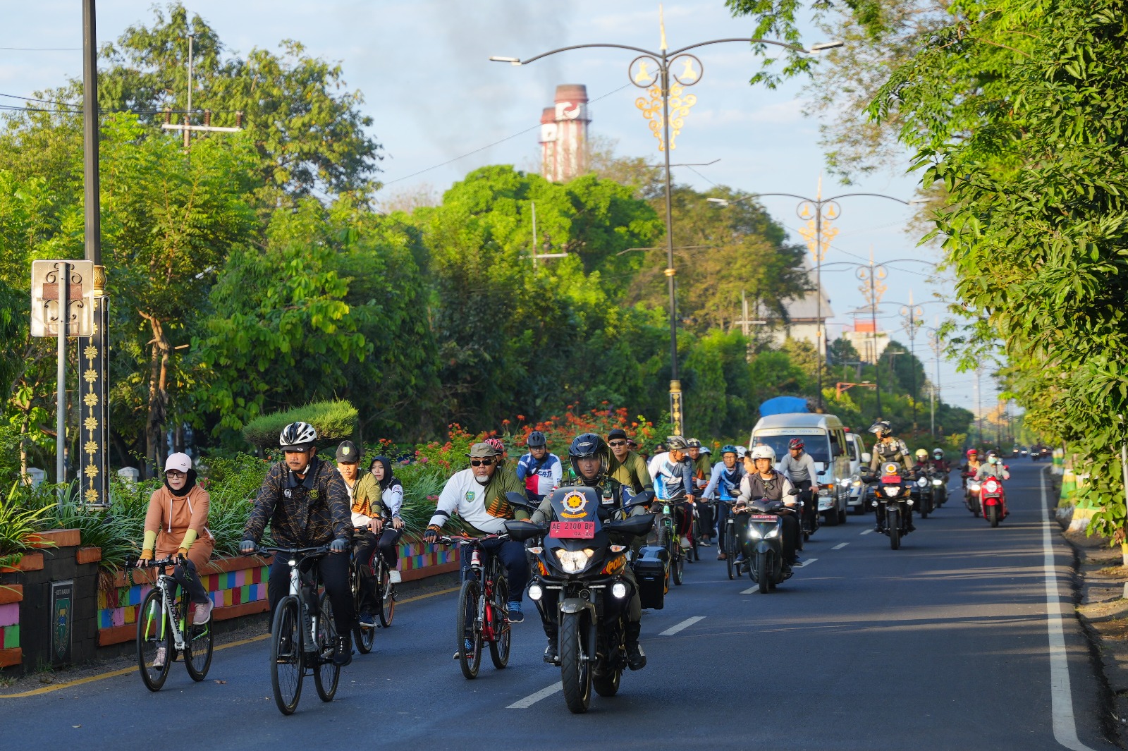 Gowes Pagi, Wali Kota Sambangi Warga Di Kartoharjo