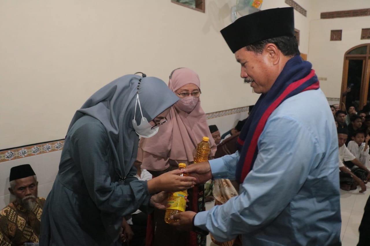 Hadiri Shalat Isya Berjamaah Dengan Warga, Wali Kota Tanamkan Cinta Al Qur’an Pada Anak Sejak Dini