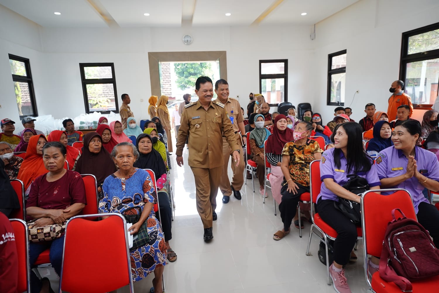 Salurkan Bantuan DBHCHT, Wali Kota Harap Bermanfaat Bagi Penerima