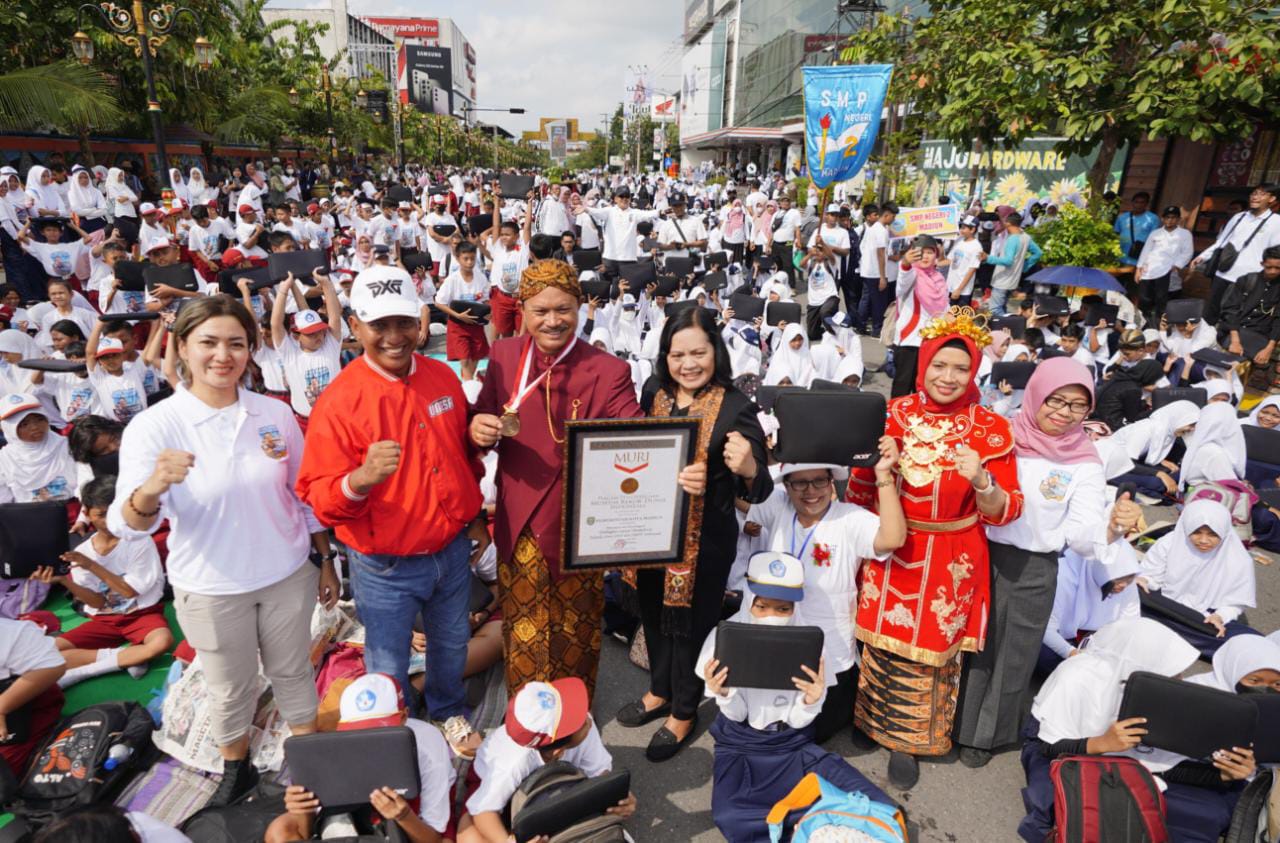 Peringatan Hardiknas, Wali Kota: Kita Siapkan Generasi Emas 2045 Melalui Program Laptop